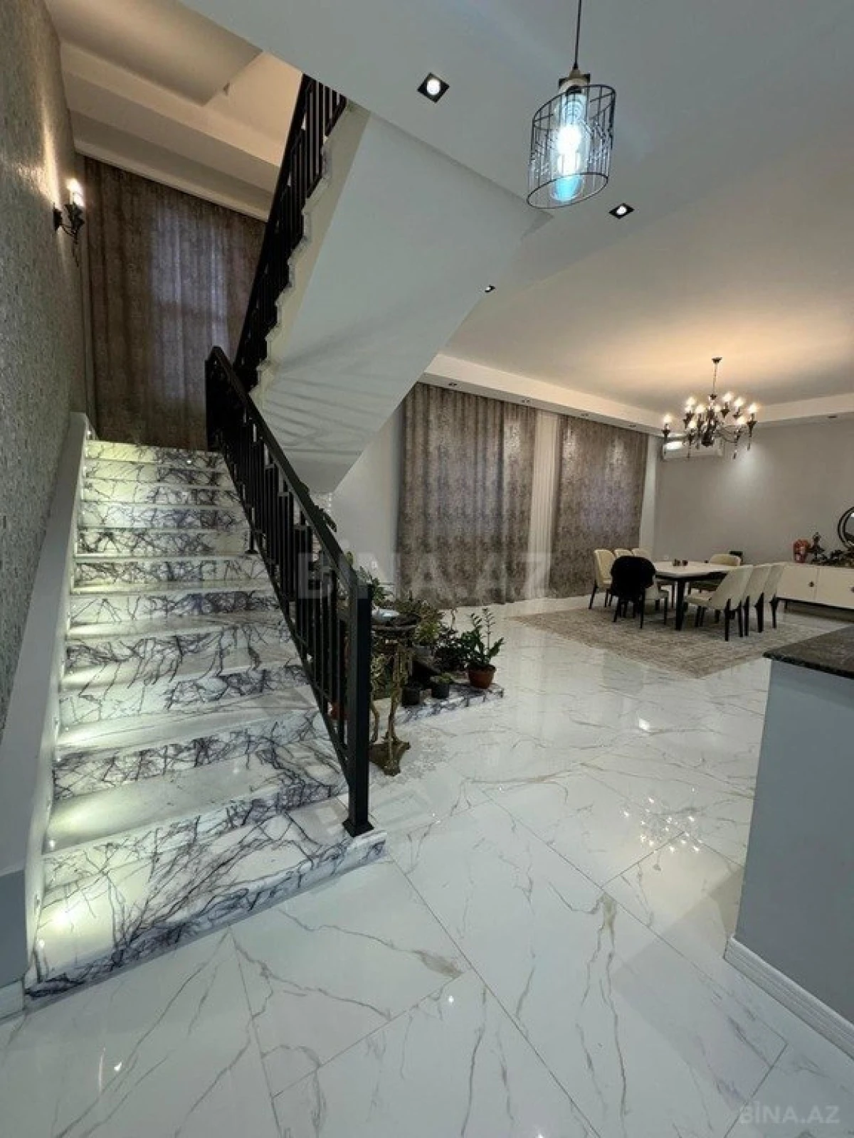 Kirayə verilir 6 otaqlı həyət evi 500 m²