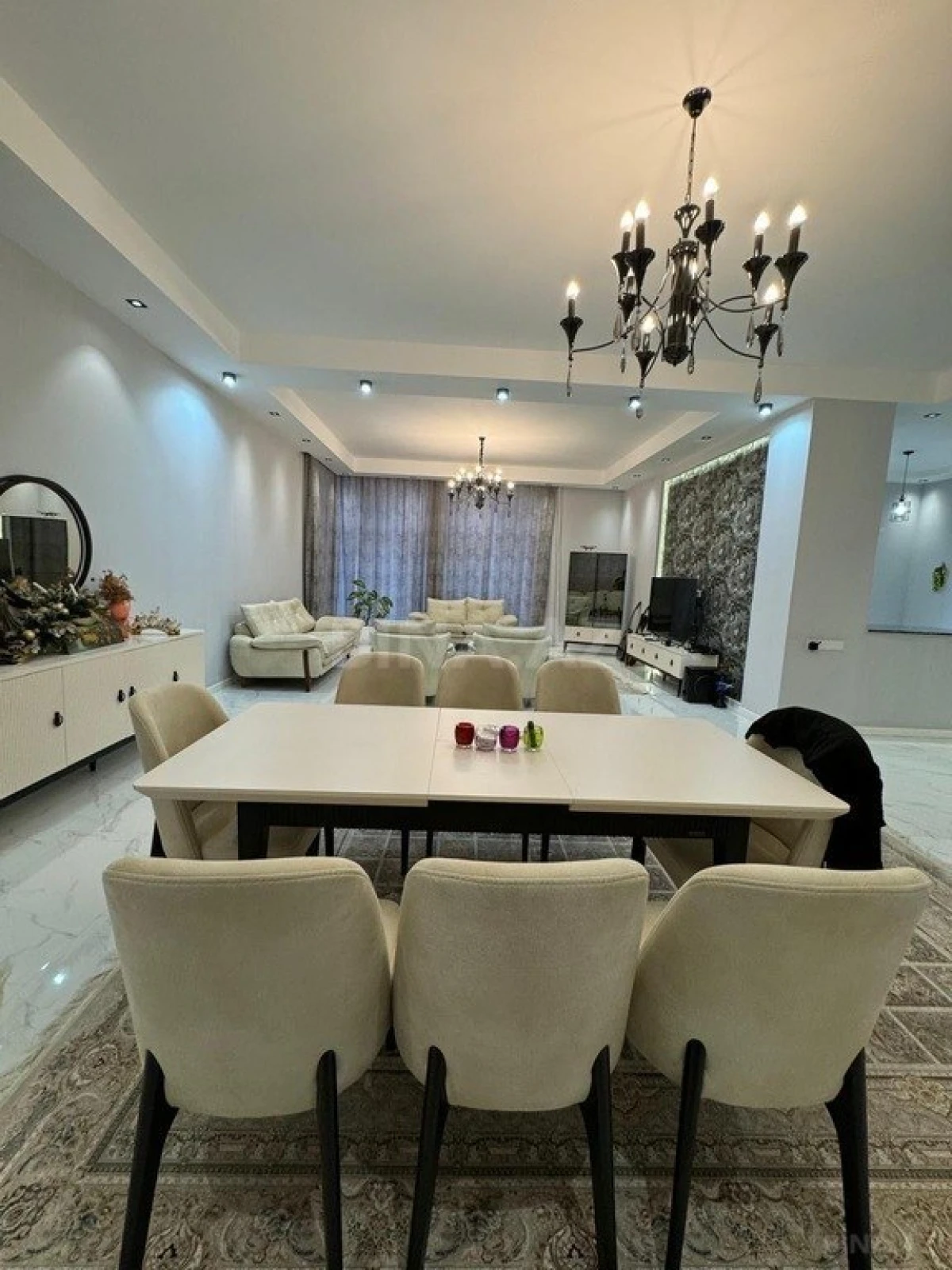 Kirayə verilir 6 otaqlı həyət evi 500 m²