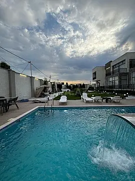 Kirayə verilir 6 otaqlı həyət evi 500 m²