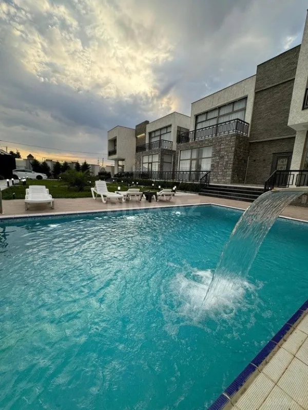 Kirayə verilir 6 otaqlı həyət evi 500 m²