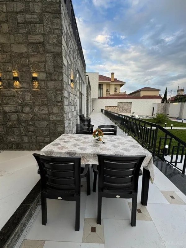 Kirayə verilir 6 otaqlı həyət evi 500 m²