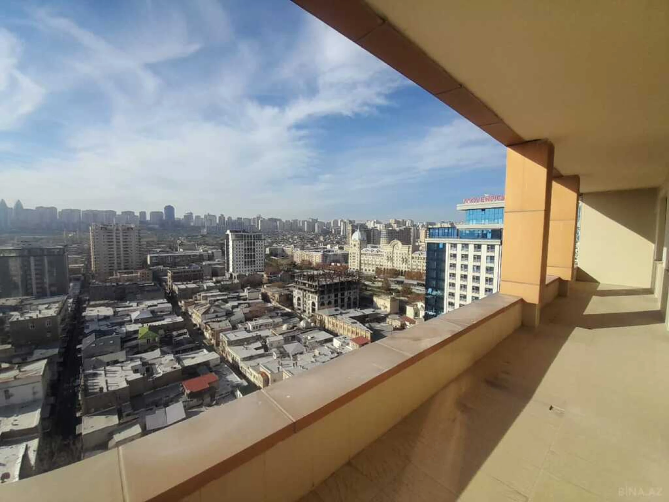 Satılır 4 otaqlı mənzil 220 m²