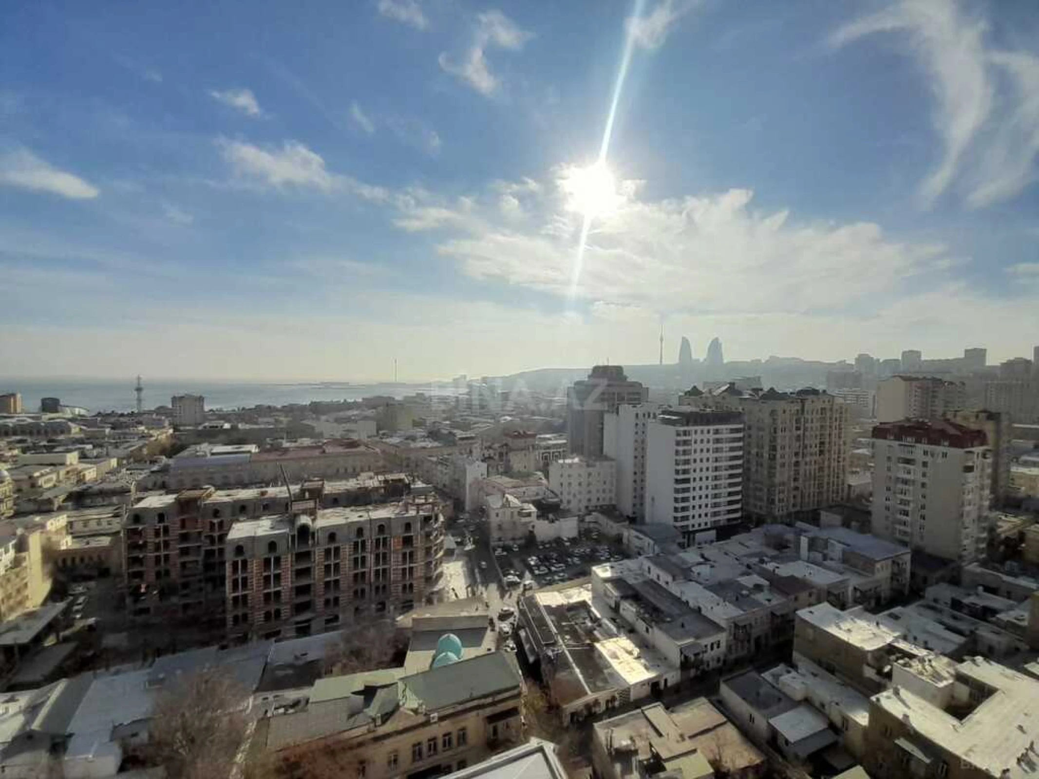 Satılır 4 otaqlı mənzil 220 m²