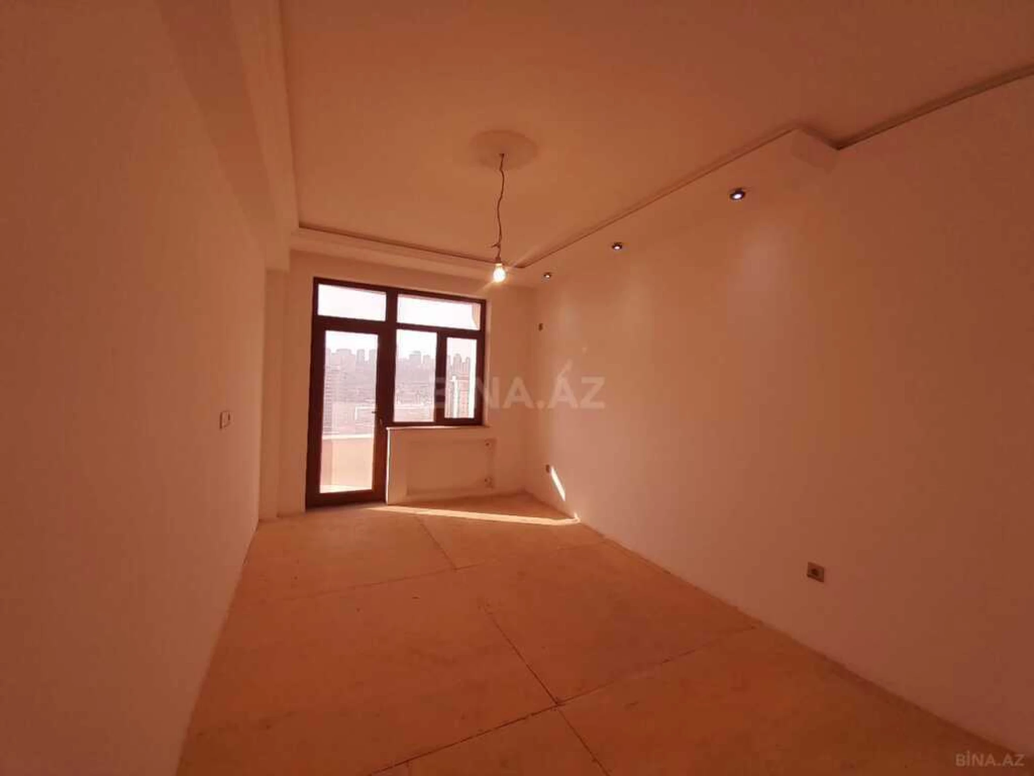 Satılır 4 otaqlı mənzil 220 m²