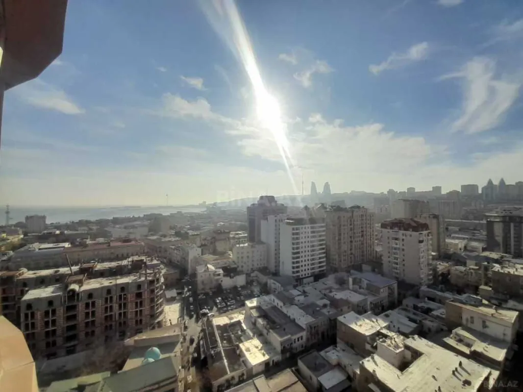 Satılır 4 otaqlı mənzil 220 m²