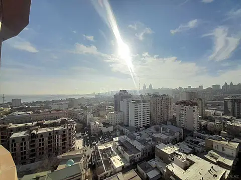 Satılır 4 otaqlı mənzil 220 m²