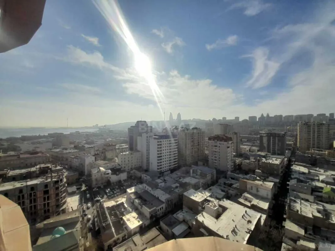 Satılır 4 otaqlı mənzil 220 m²