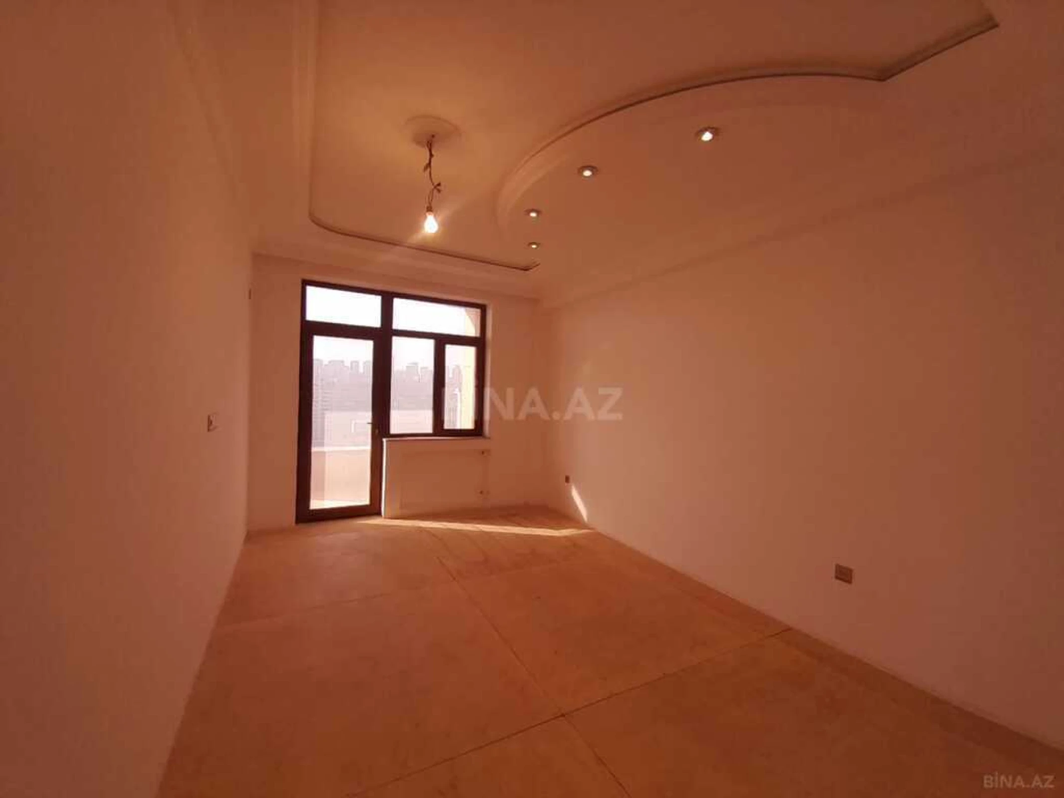 Satılır 4 otaqlı mənzil 220 m²
