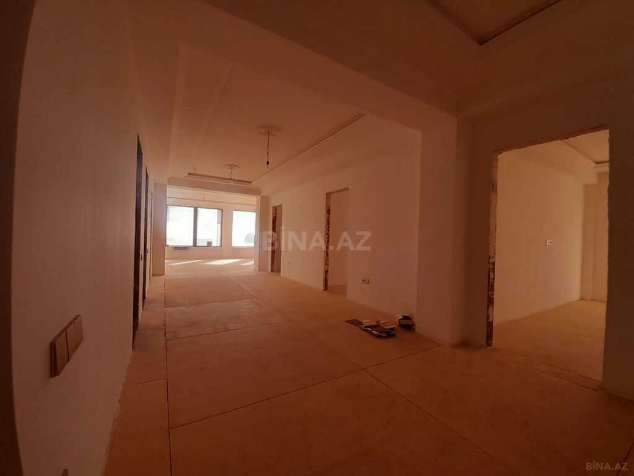 Satılır 4 otaqlı mənzil 220 m²