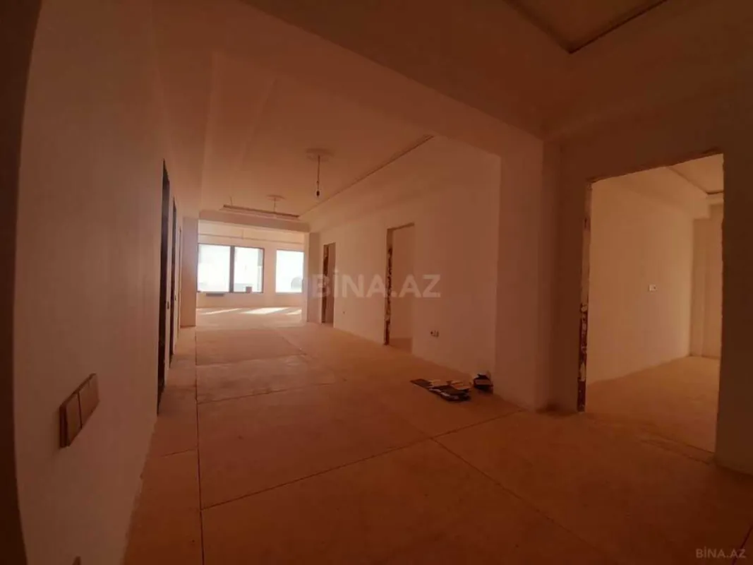 Satılır 4 otaqlı mənzil 220 m²