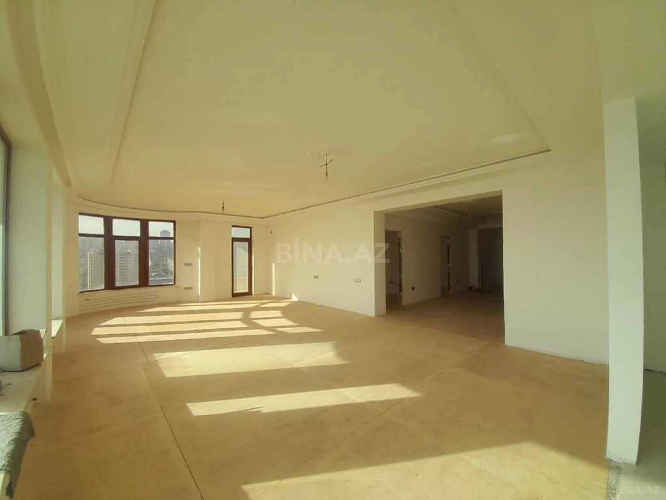 Satılır 4 otaqlı mənzil 220 m²