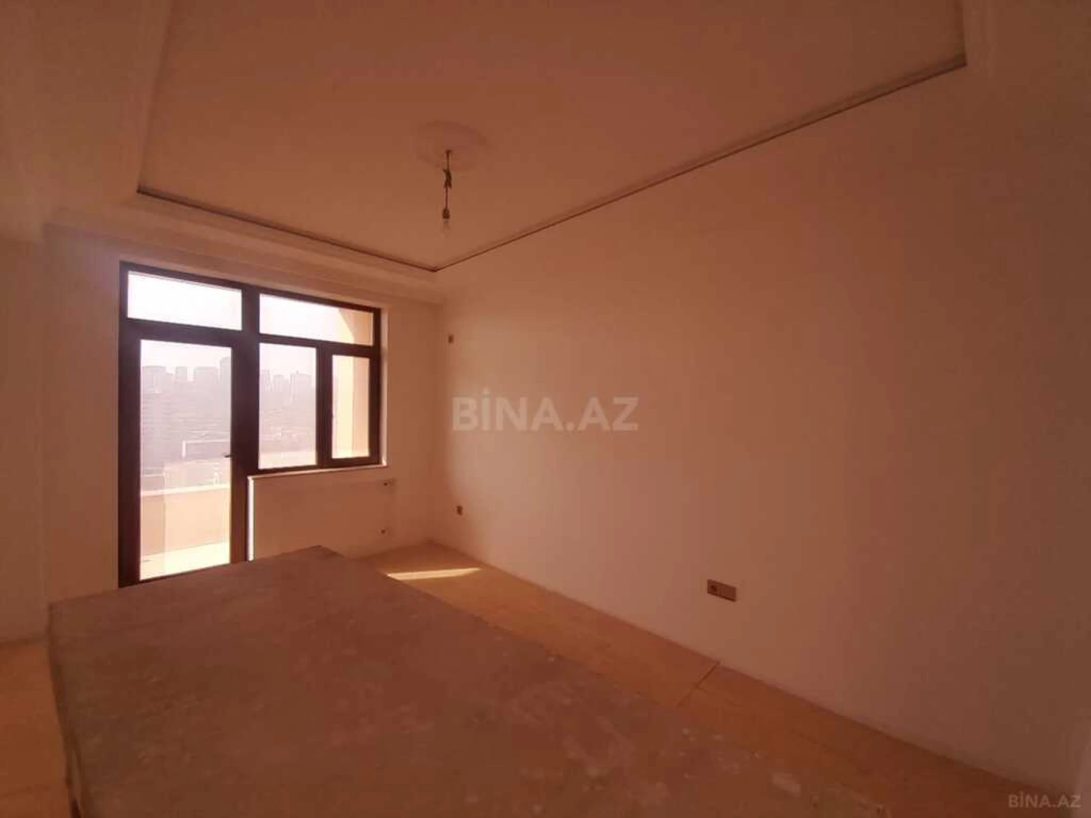 Satılır 4 otaqlı mənzil 220 m²