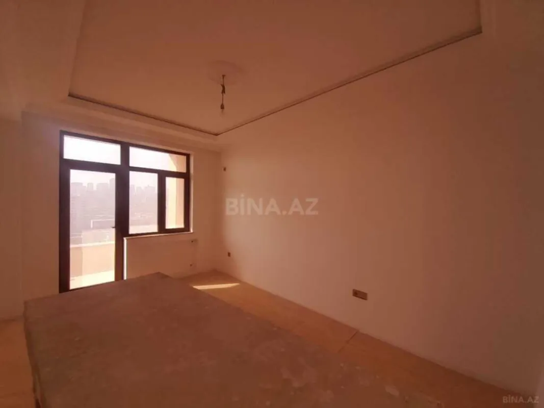 Satılır 4 otaqlı mənzil 220 m²