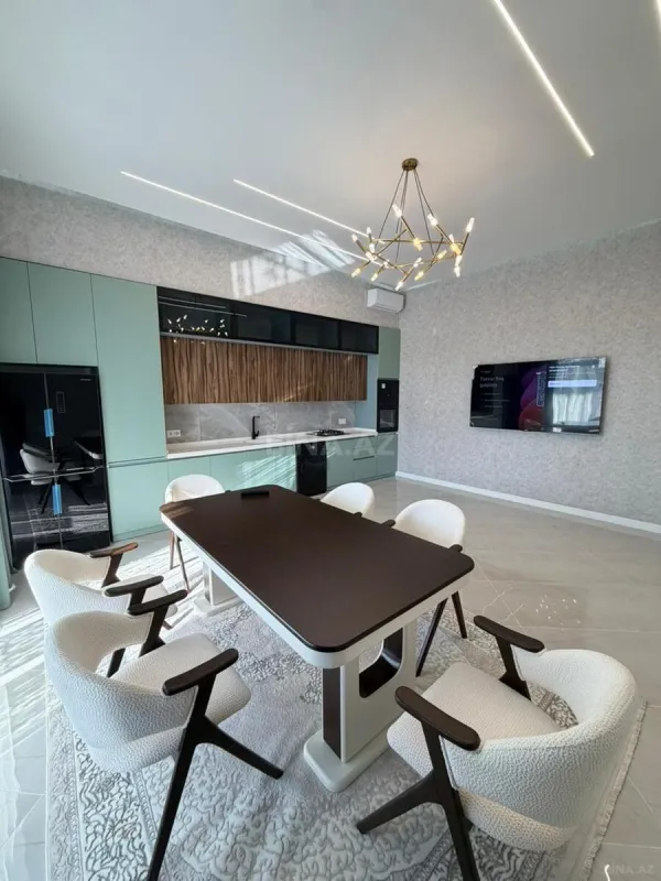 Satılır 4 otaqlı həyət evi 200 m²