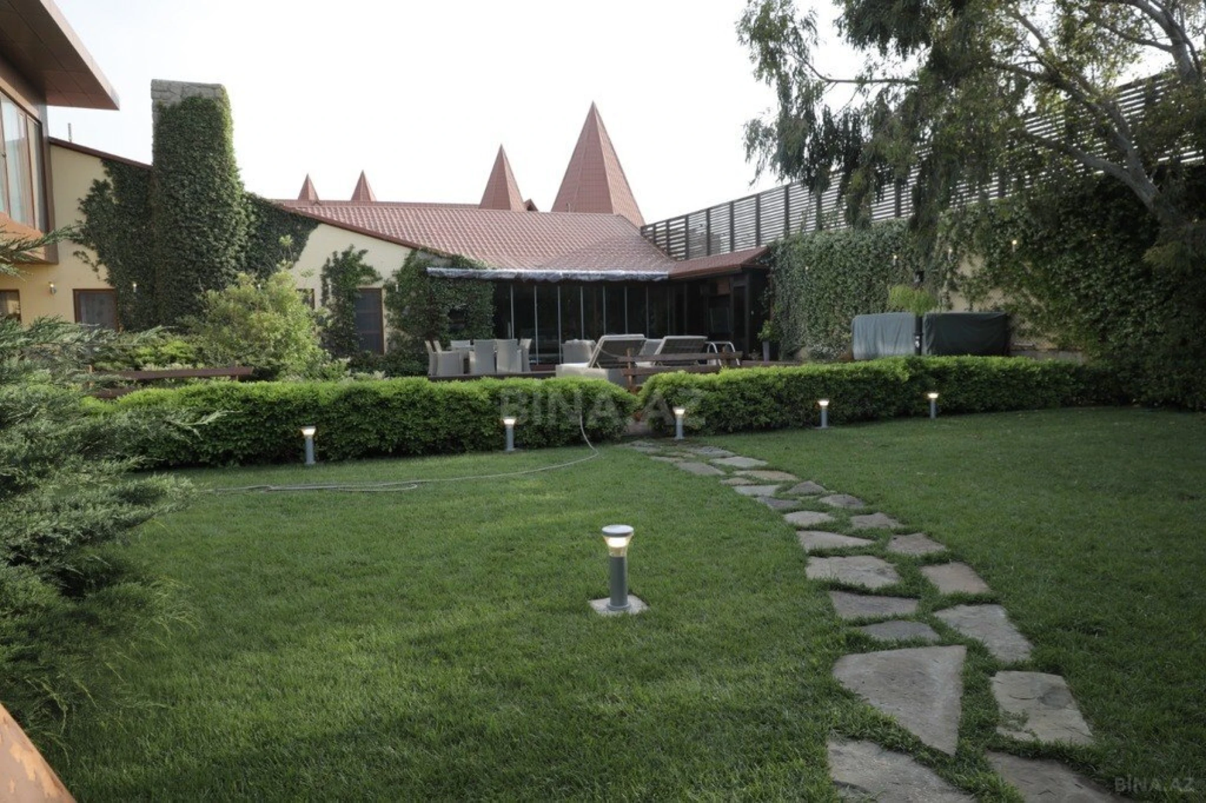 Kirayə verilir 5 otaqlı həyət evi 400 m²