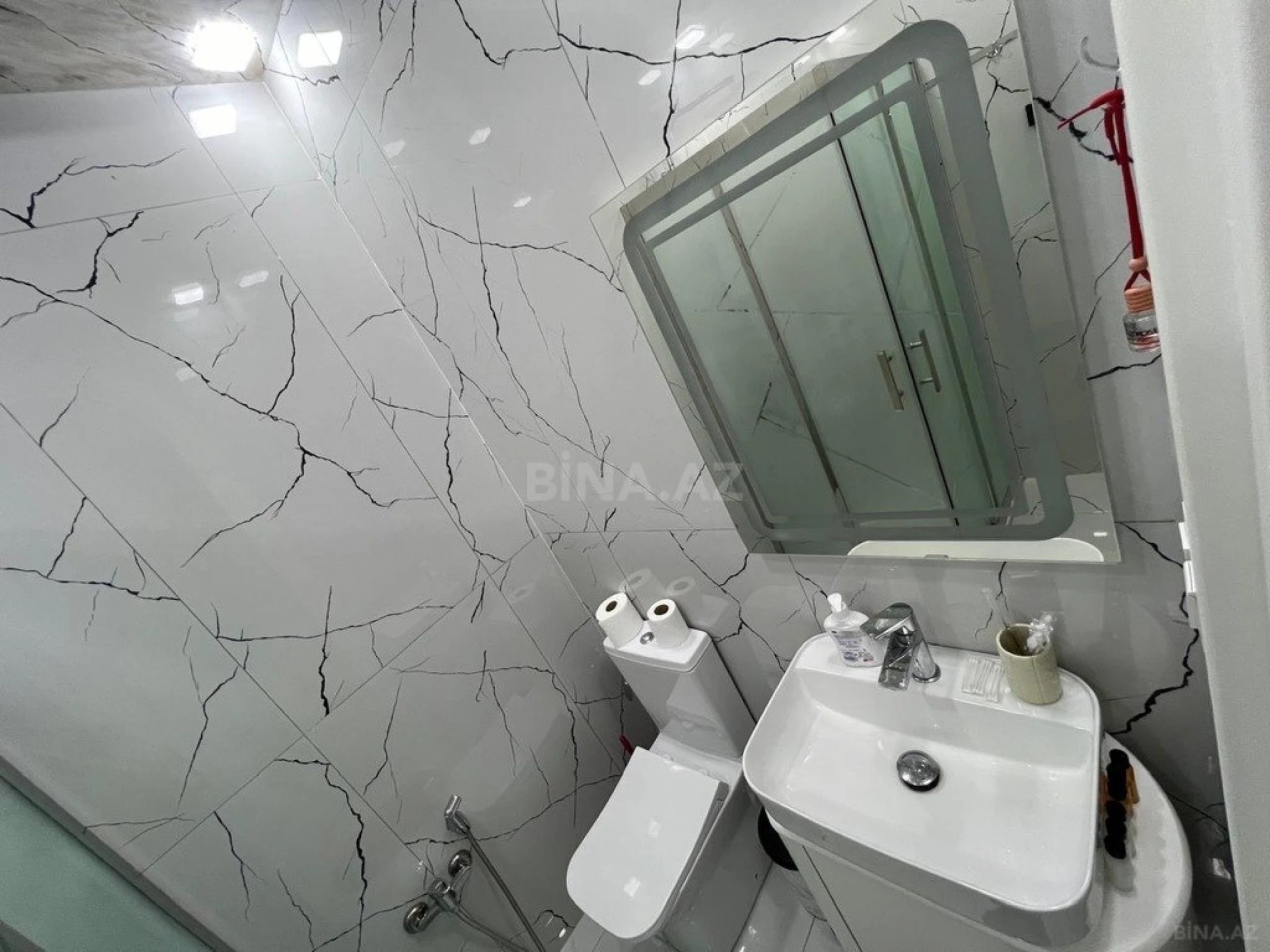 Kirayə verilir 2 otaqlı mənzil 60 m²