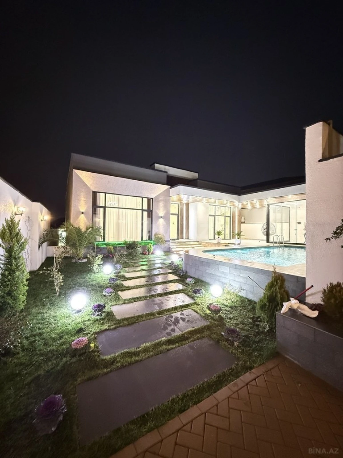 Satılır 5 otaqlı həyət evi 220 m²