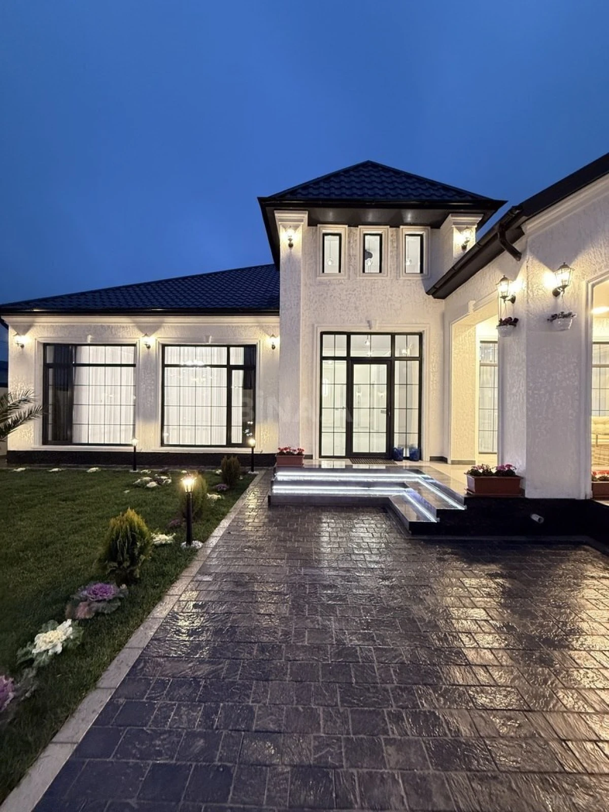 Satılır 5 otaqlı həyət evi 200 m²