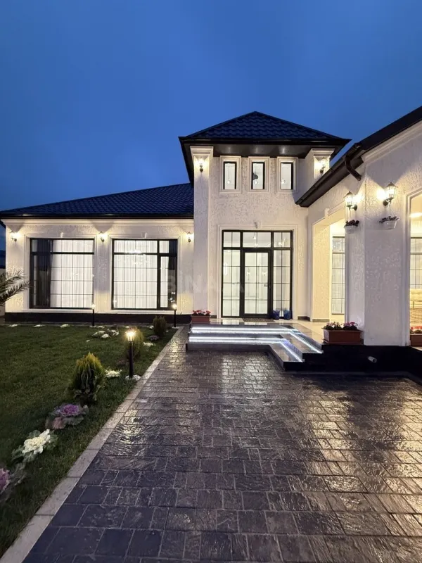 Satılır 5 otaqlı həyət evi 200 m²