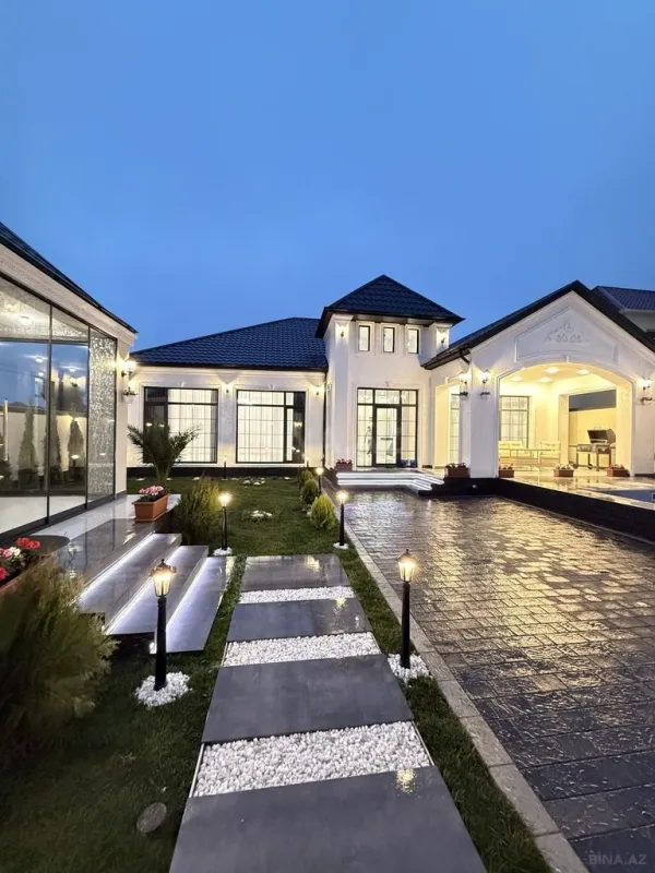 Satılır 5 otaqlı həyət evi 200 m²
