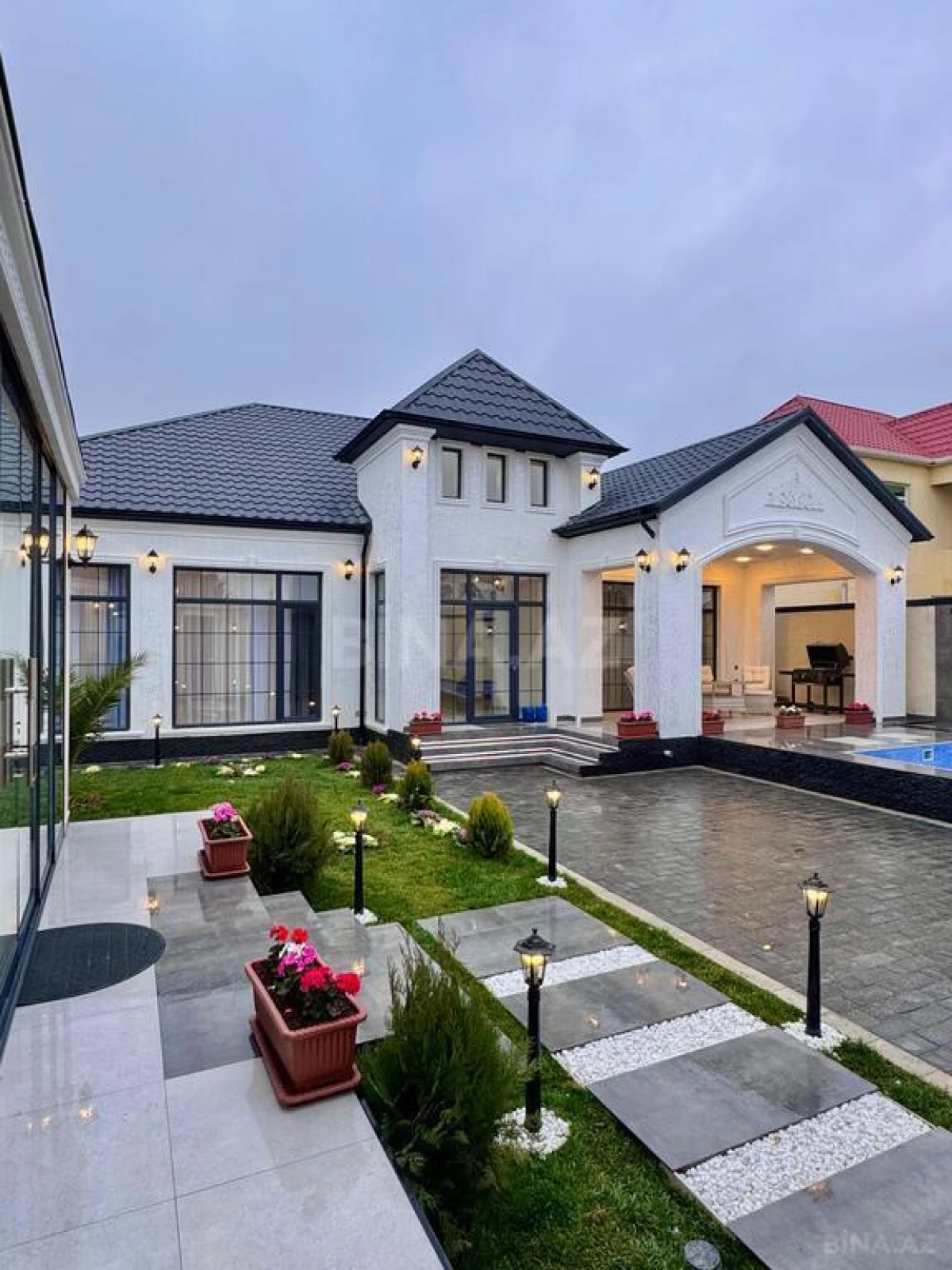 Satılır 4 otaqlı həyət evi 200 m²