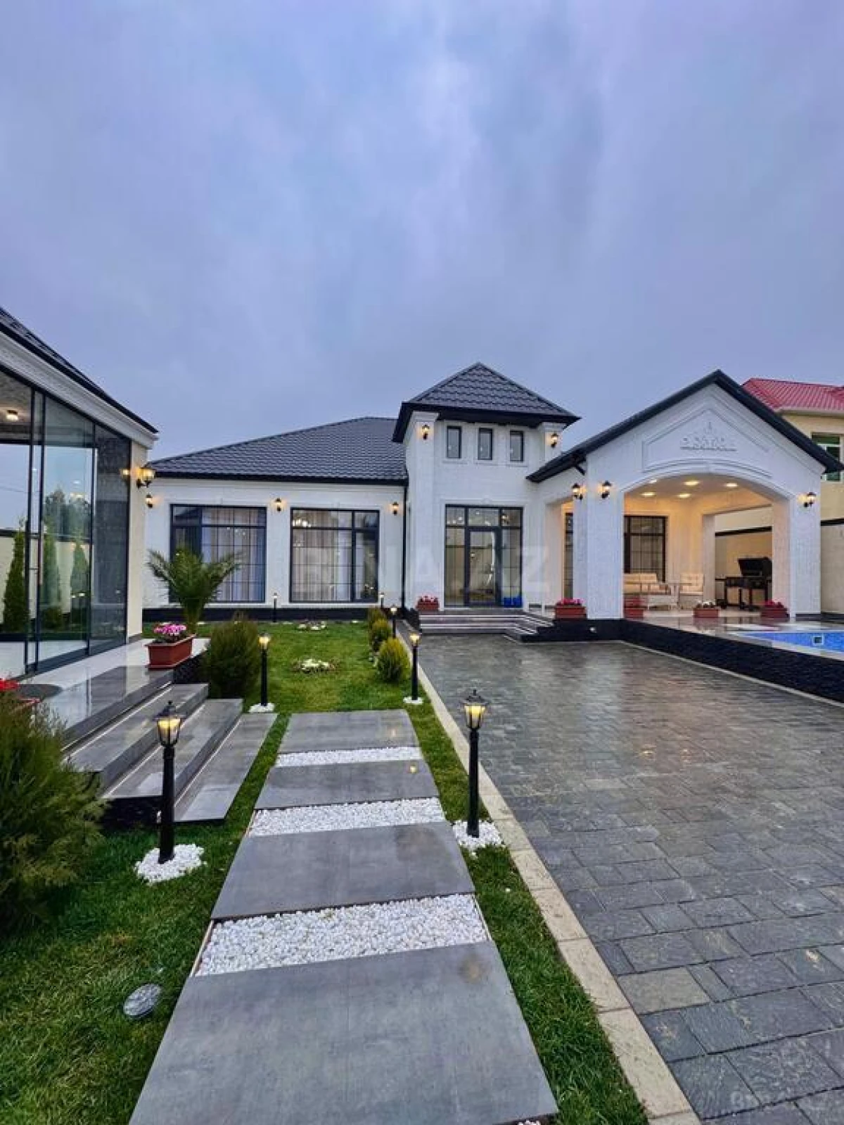 Satılır 4 otaqlı həyət evi 200 m²