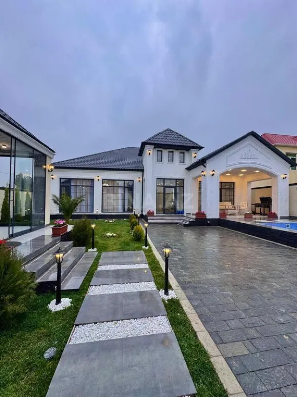 Satılır 4 otaqlı həyət evi 200 m²