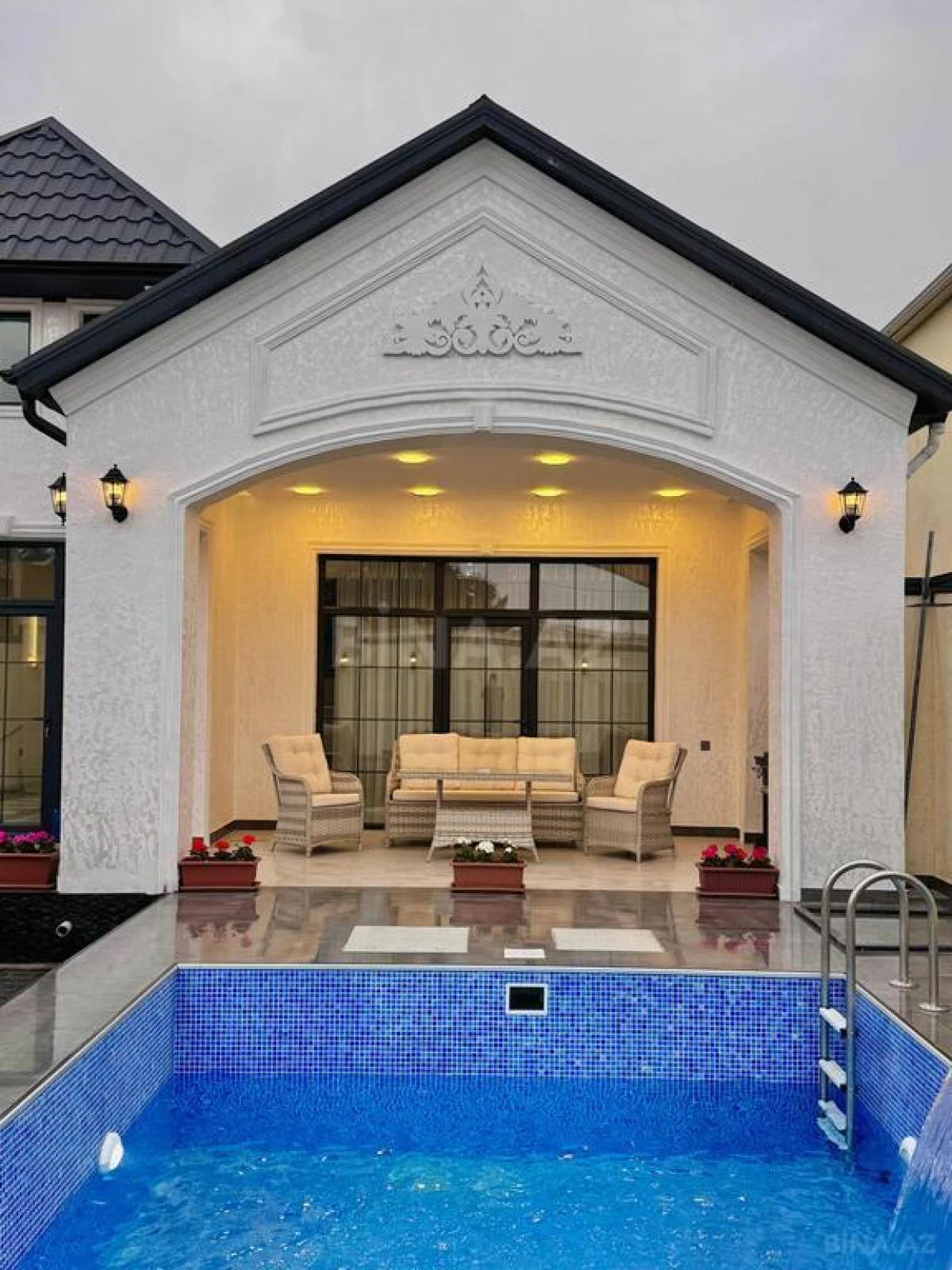 Satılır 4 otaqlı həyət evi 200 m²