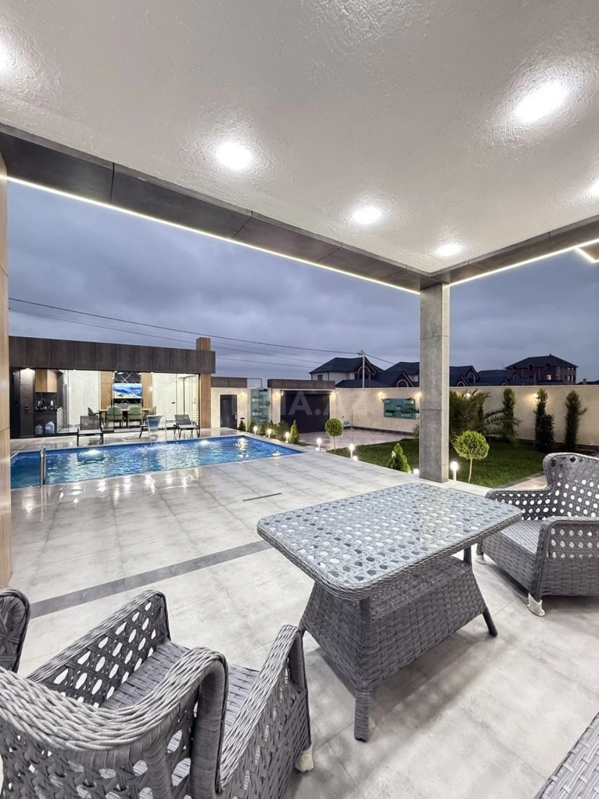 Satılır 4 otaqlı həyət evi 210 m²