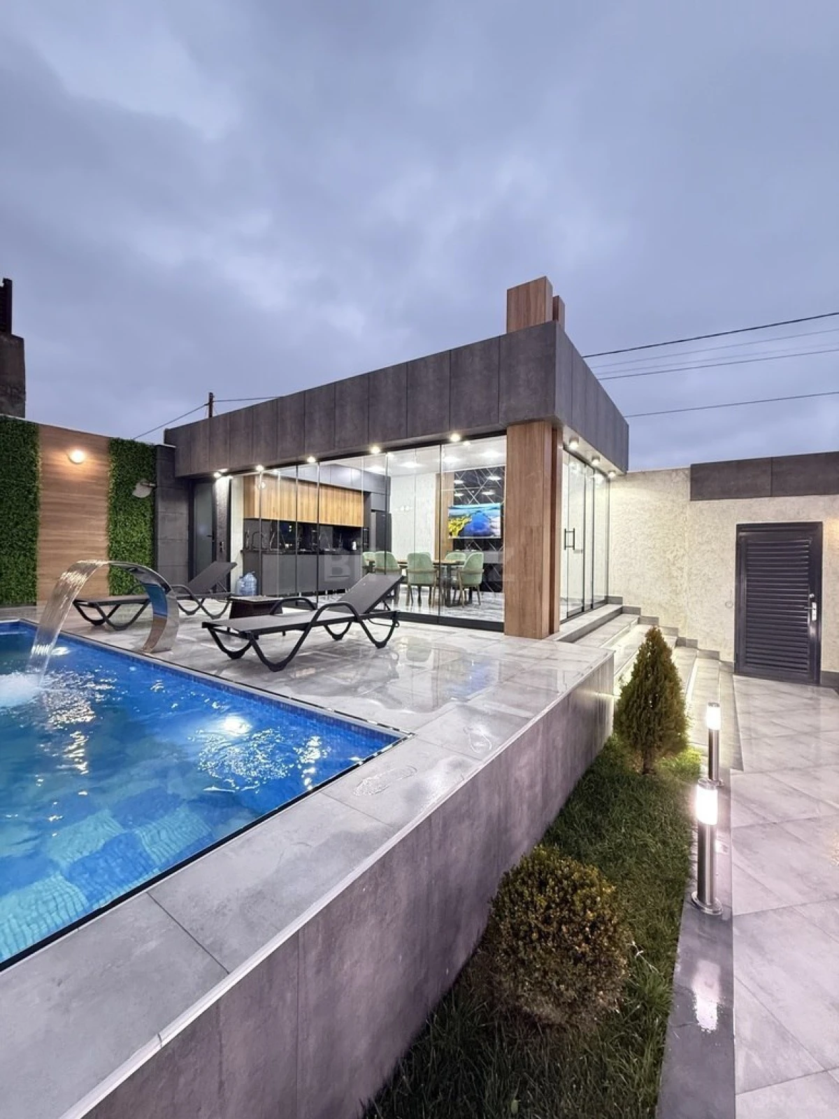 Satılır 4 otaqlı həyət evi 210 m²