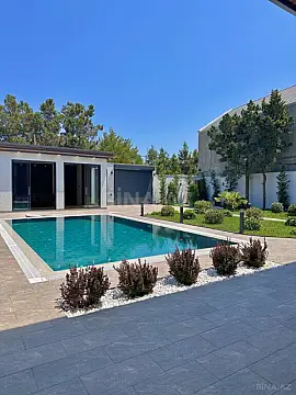 Satılır 5 otaqlı həyət evi 230 m²