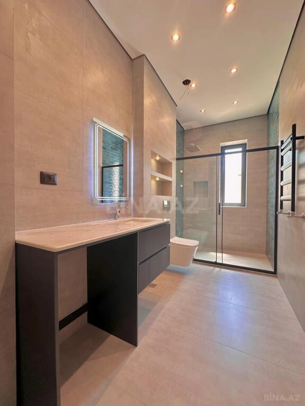 Satılır 5 otaqlı həyət evi 230 m²