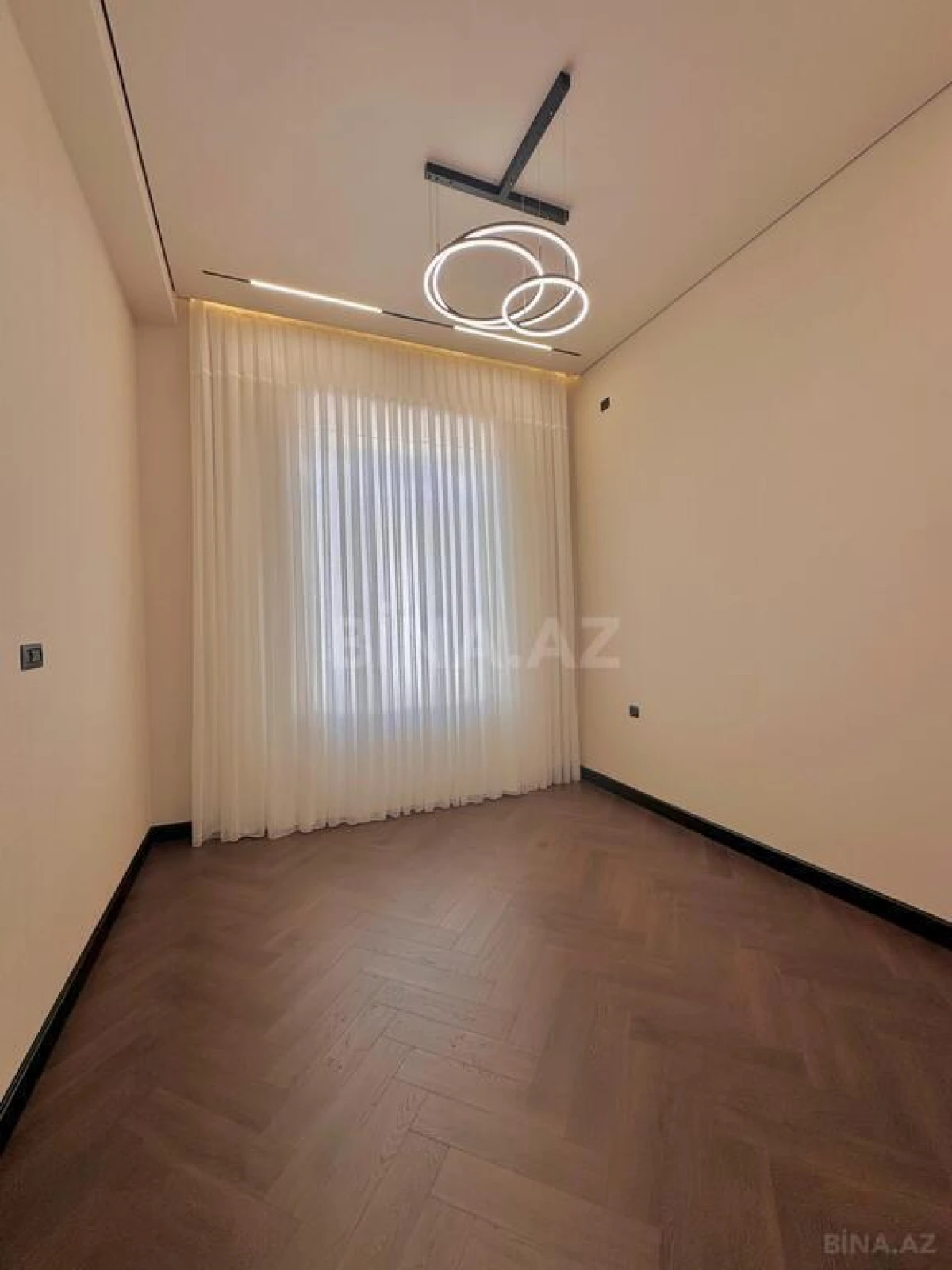 Satılır 5 otaqlı həyət evi 230 m²