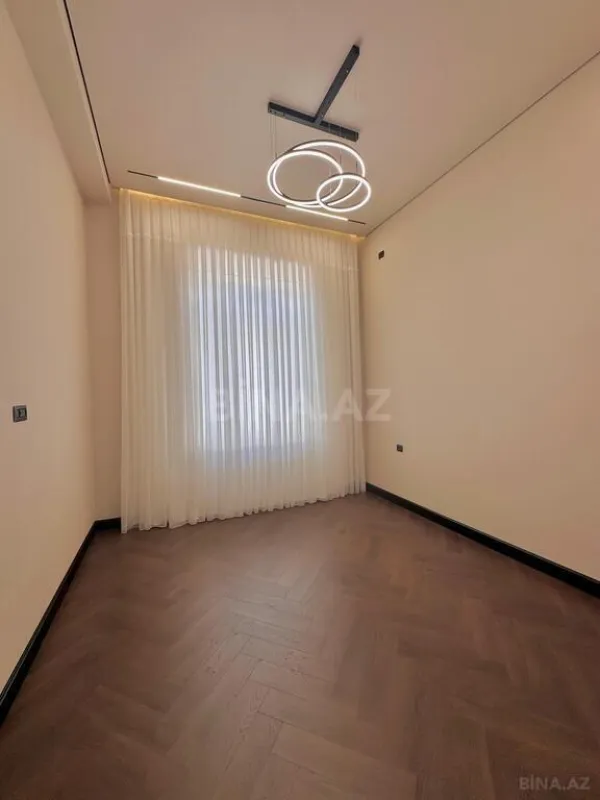 Satılır 5 otaqlı həyət evi 230 m²