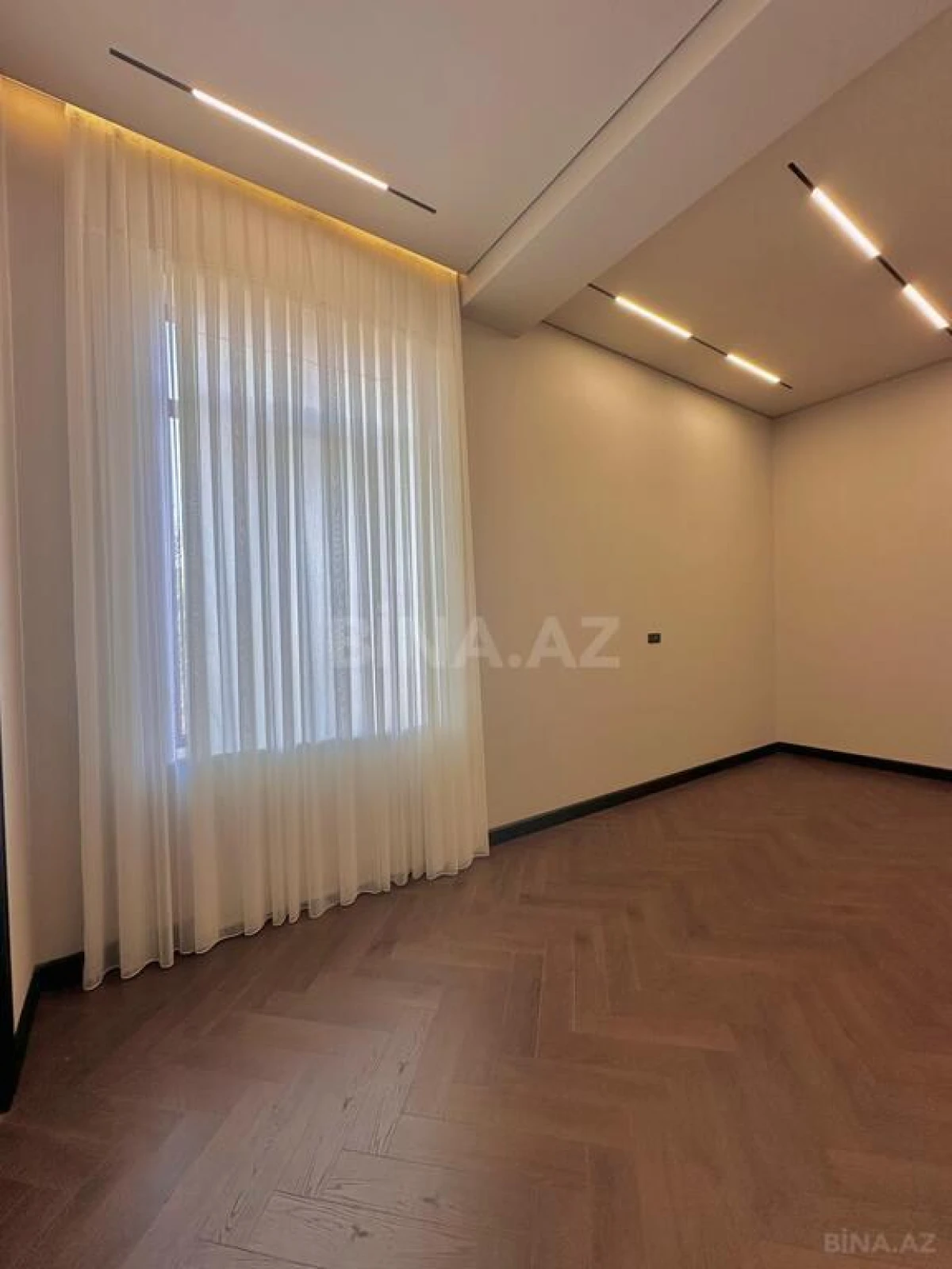 Satılır 5 otaqlı həyət evi 230 m²