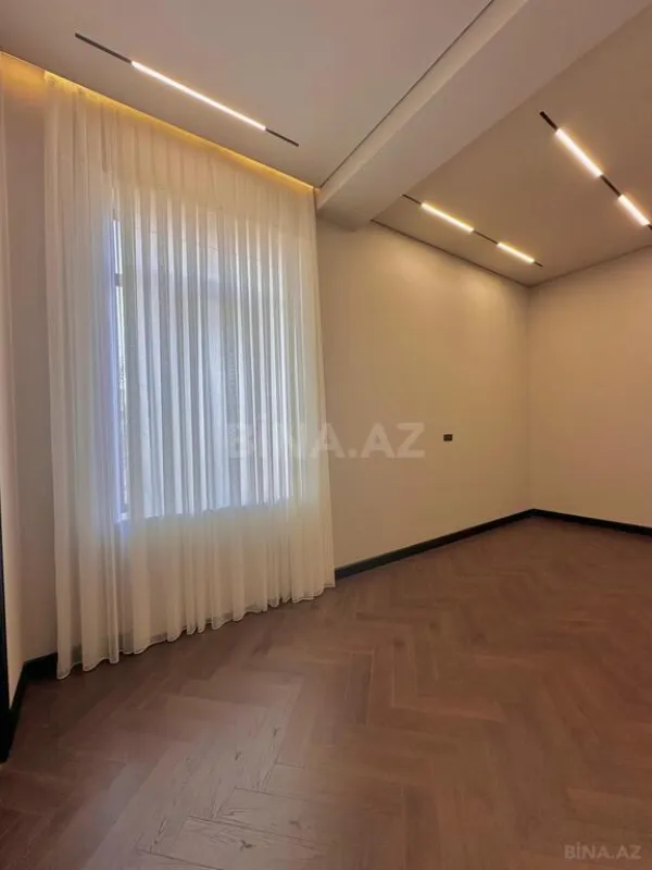 Satılır 5 otaqlı həyət evi 230 m²