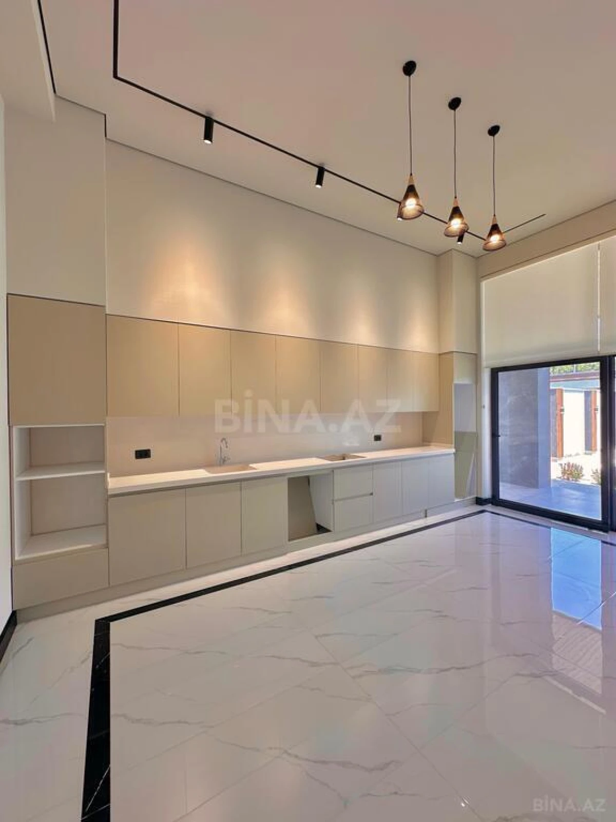 Satılır 5 otaqlı həyət evi 230 m²