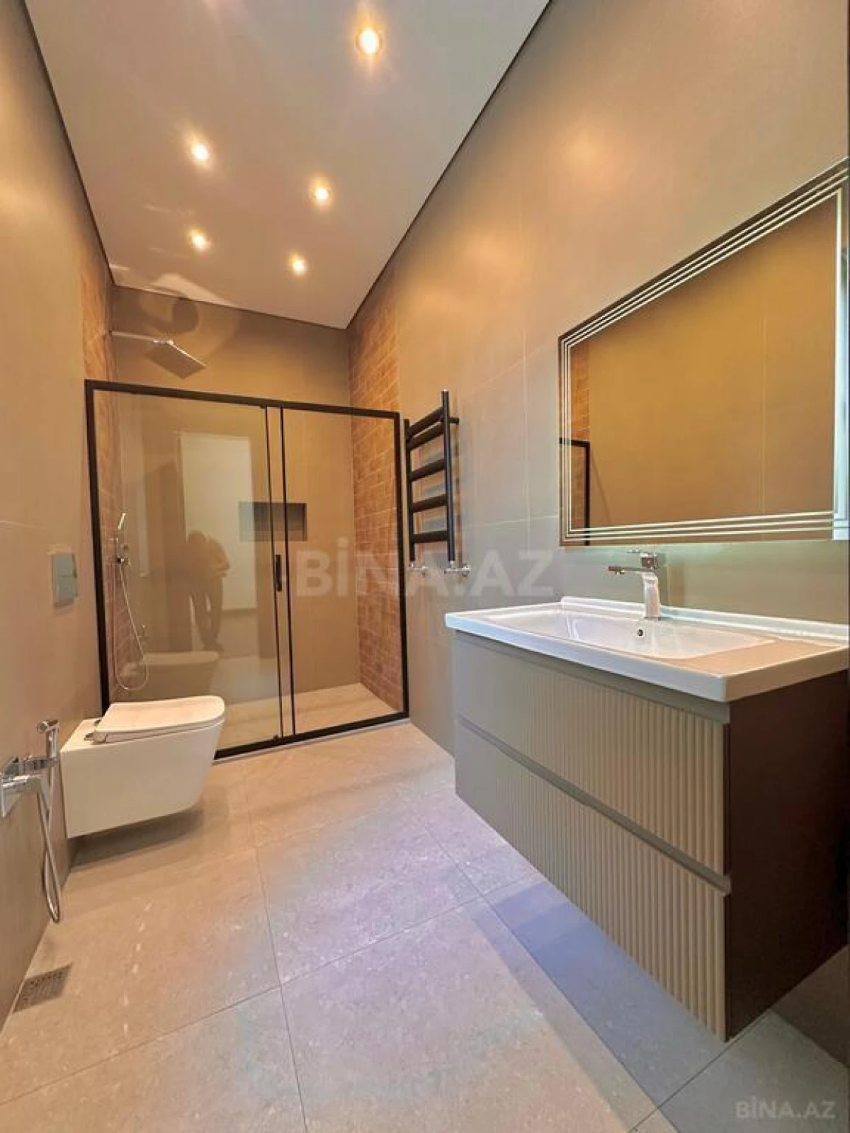 Satılır 5 otaqlı həyət evi 230 m²