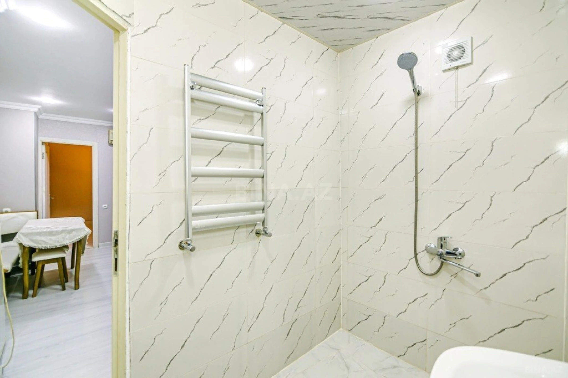 Kirayə verilir 2 otaqlı mənzil 60 m²