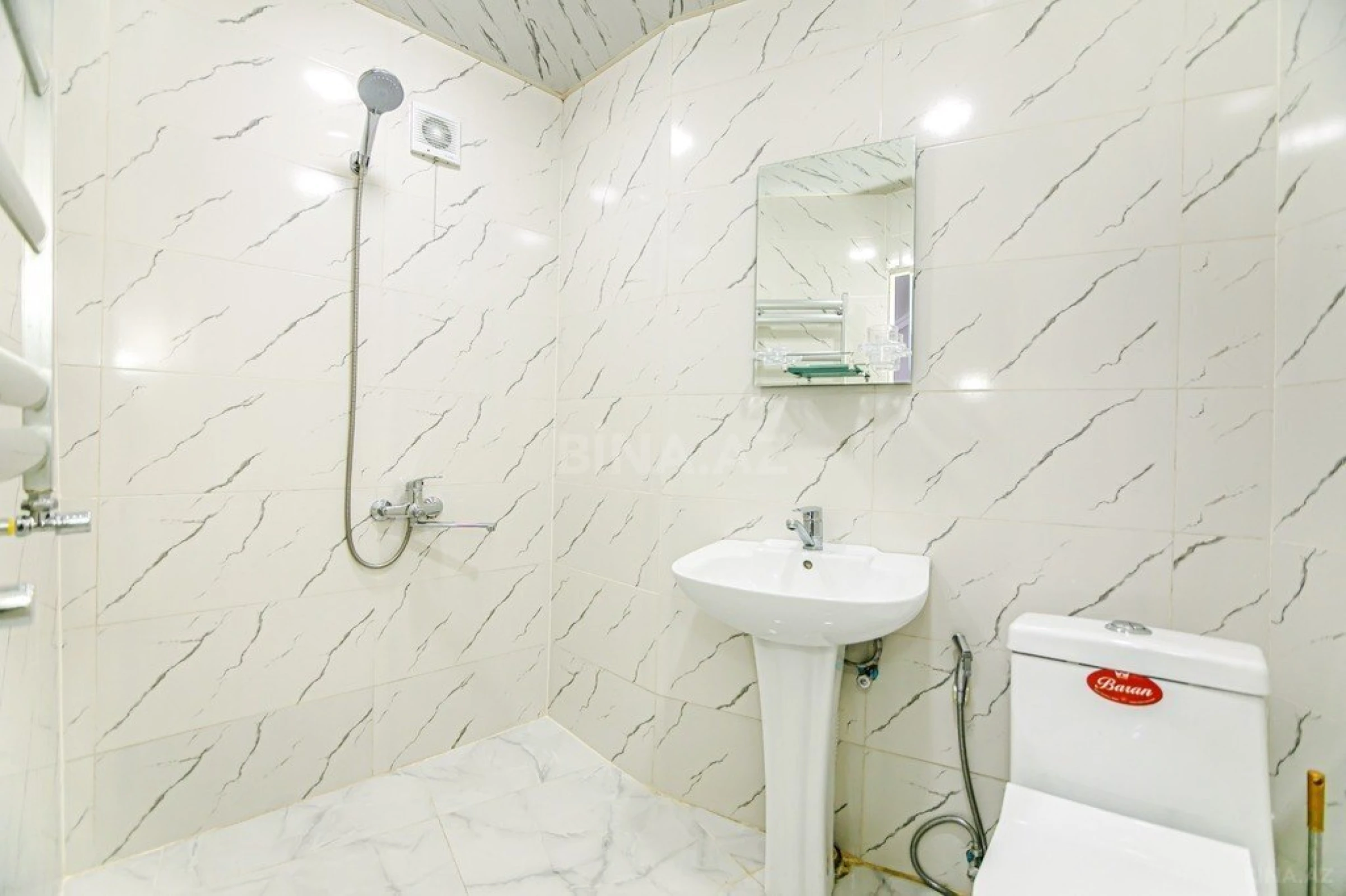 Kirayə verilir 2 otaqlı mənzil 60 m²
