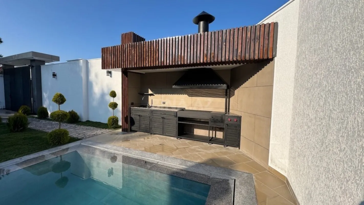 Satılır 5 otaqlı həyət evi 250 m²