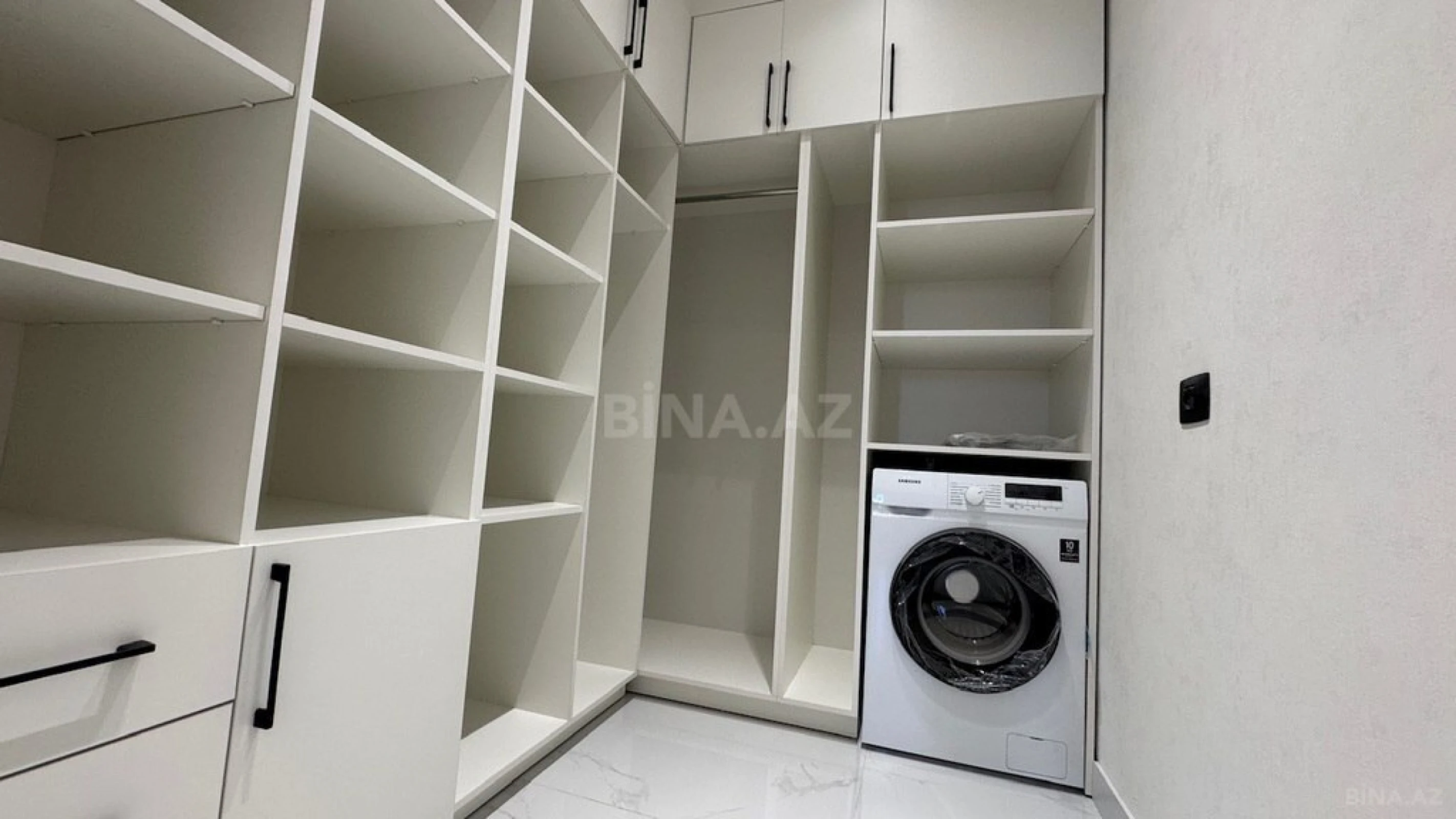 Satılır 5 otaqlı həyət evi 250 m²