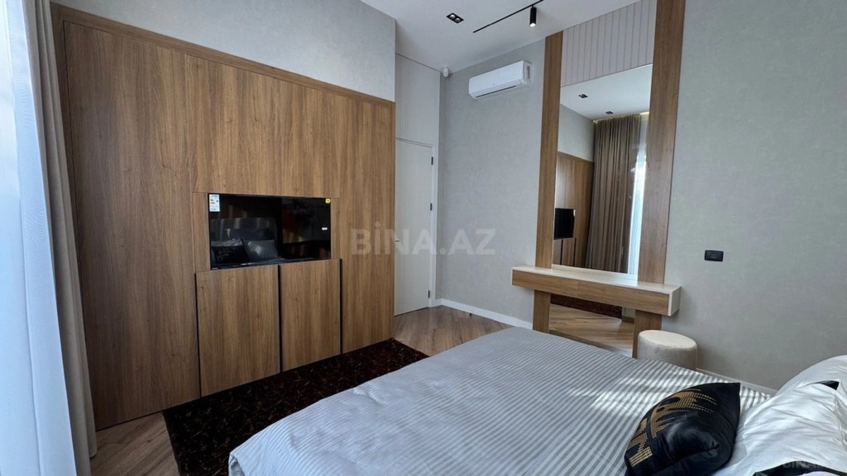 Satılır 5 otaqlı həyət evi 250 m²