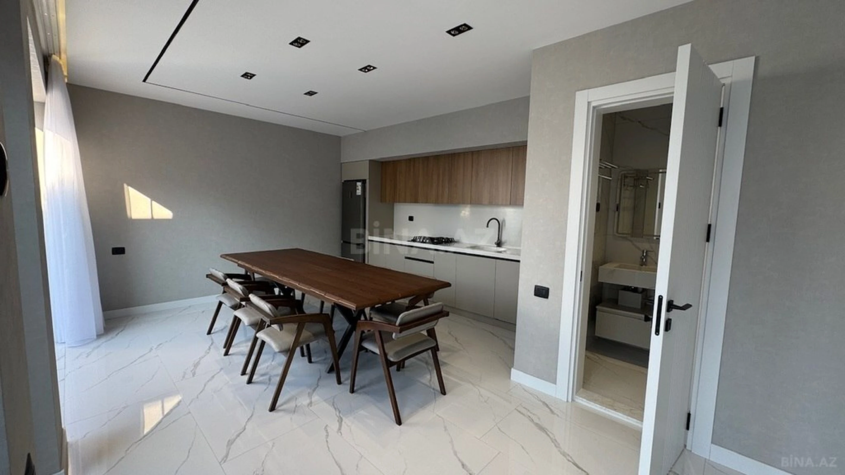Satılır 5 otaqlı həyət evi 250 m²
