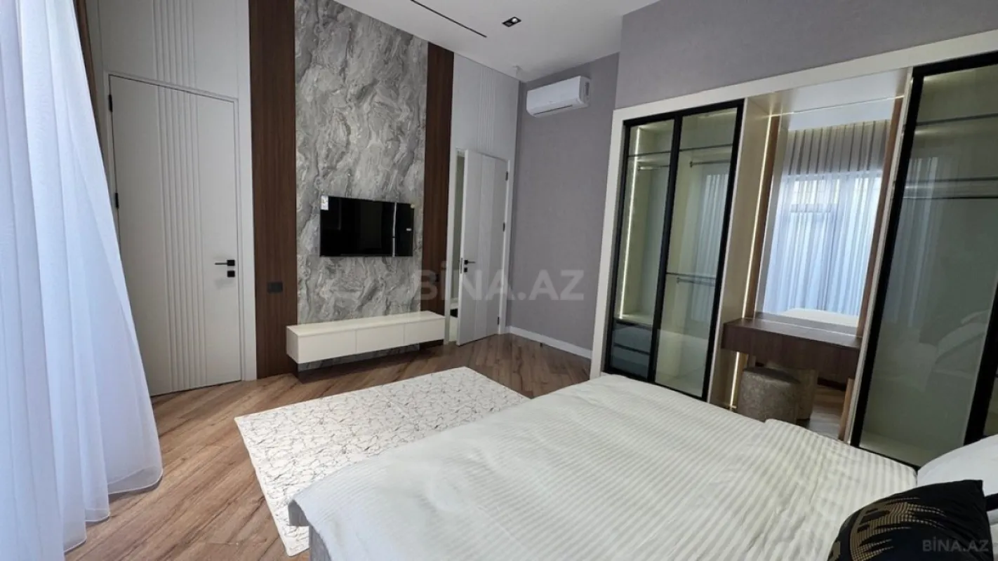 Satılır 5 otaqlı həyət evi 250 m²