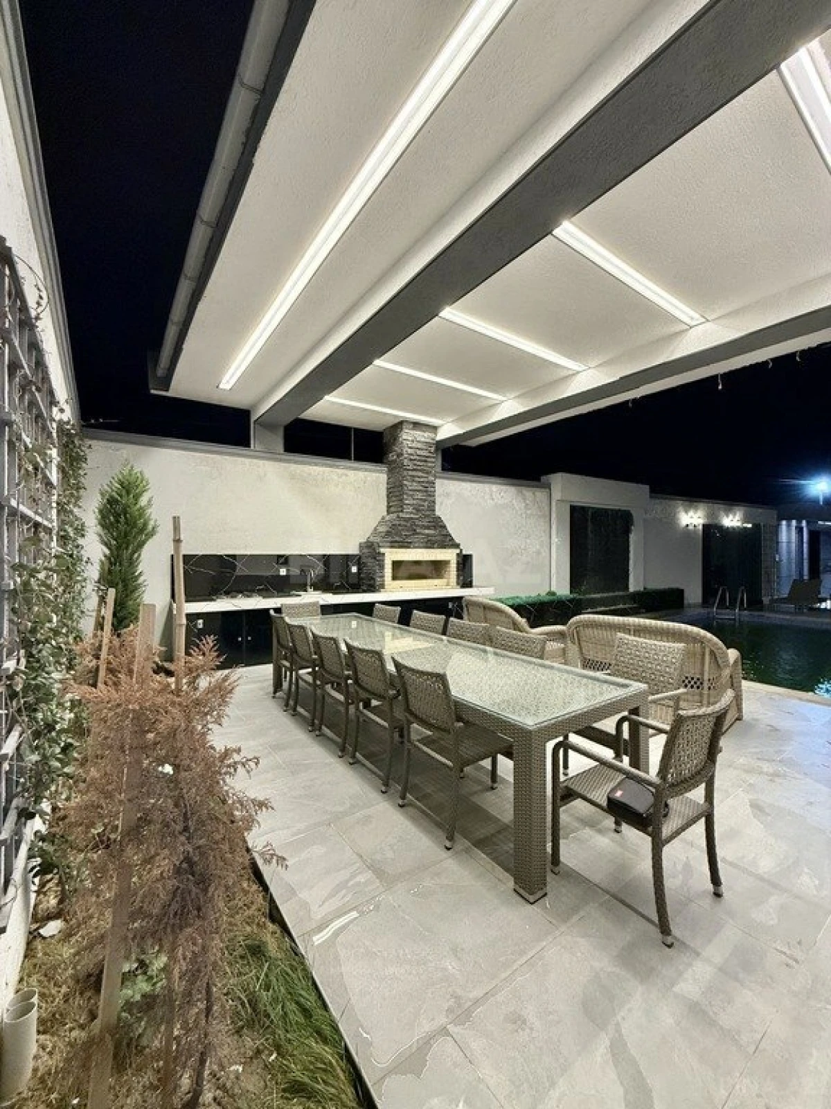 Satılır 4 otaqlı həyət evi 200 m²