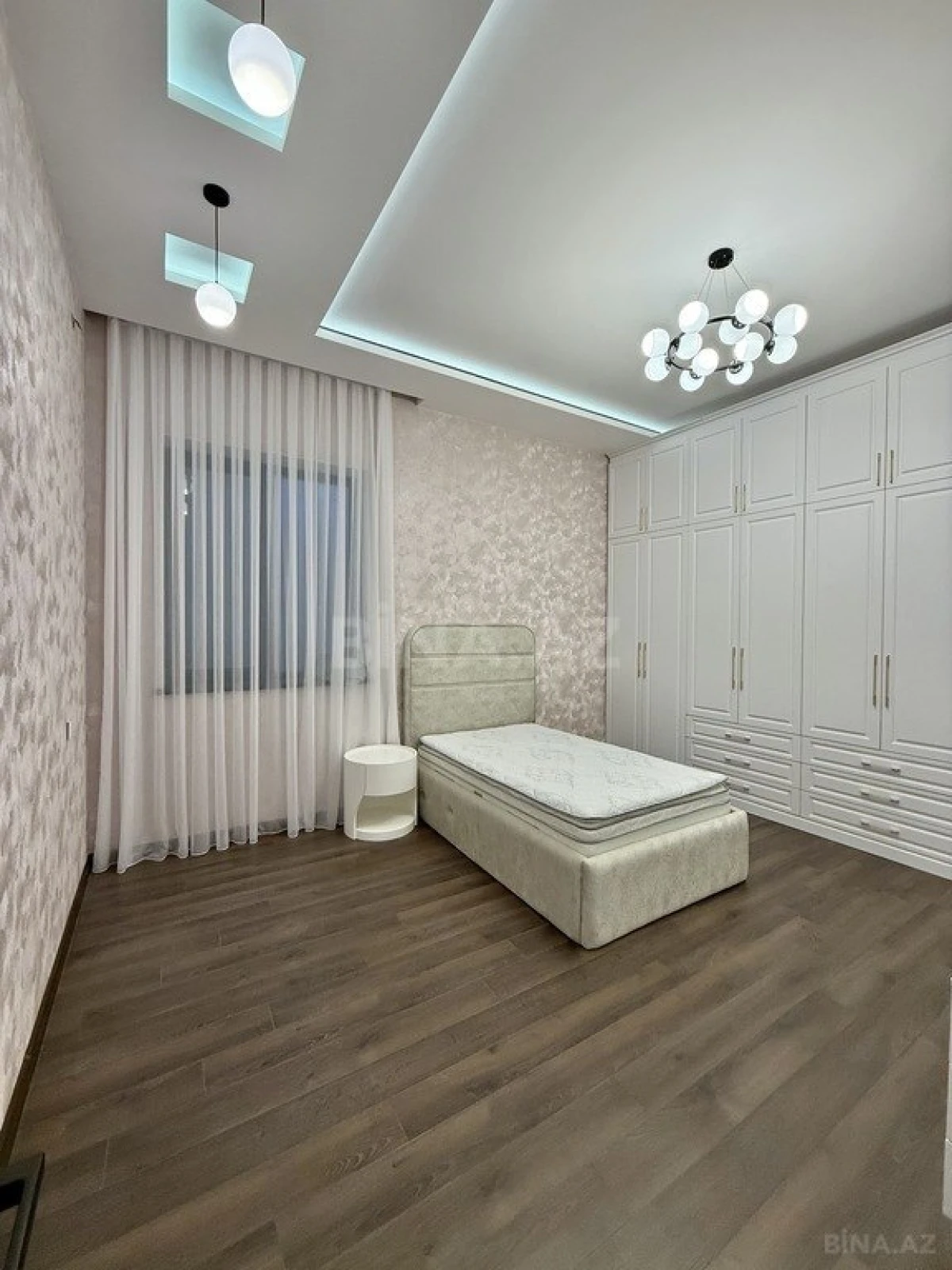 Satılır 4 otaqlı həyət evi 200 m²