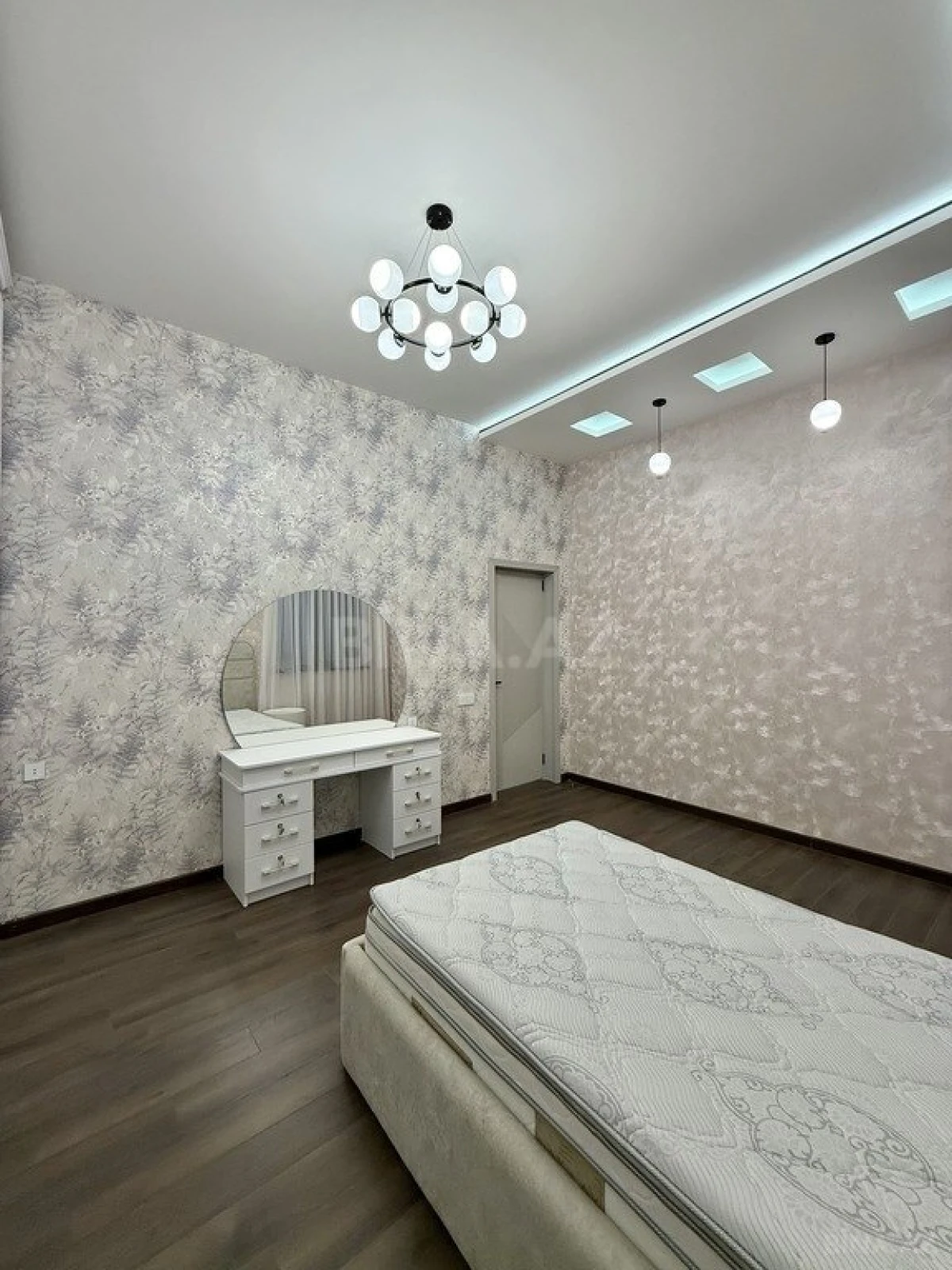 Satılır 4 otaqlı həyət evi 200 m²