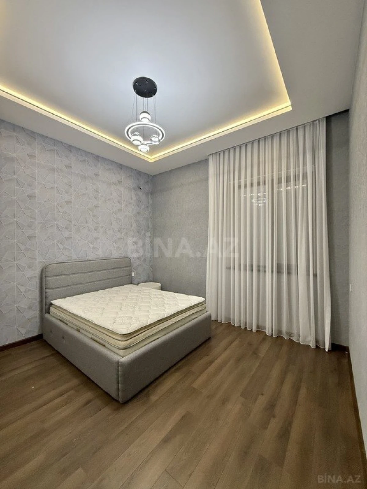 Satılır 4 otaqlı həyət evi 200 m²