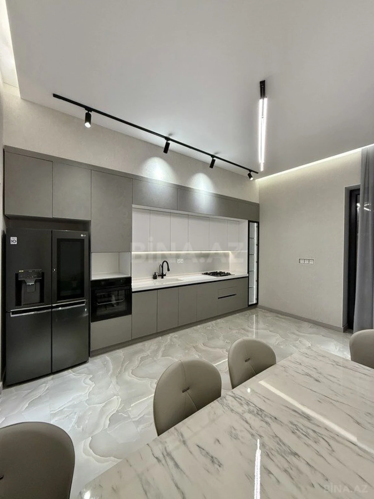 Satılır 4 otaqlı həyət evi 200 m²